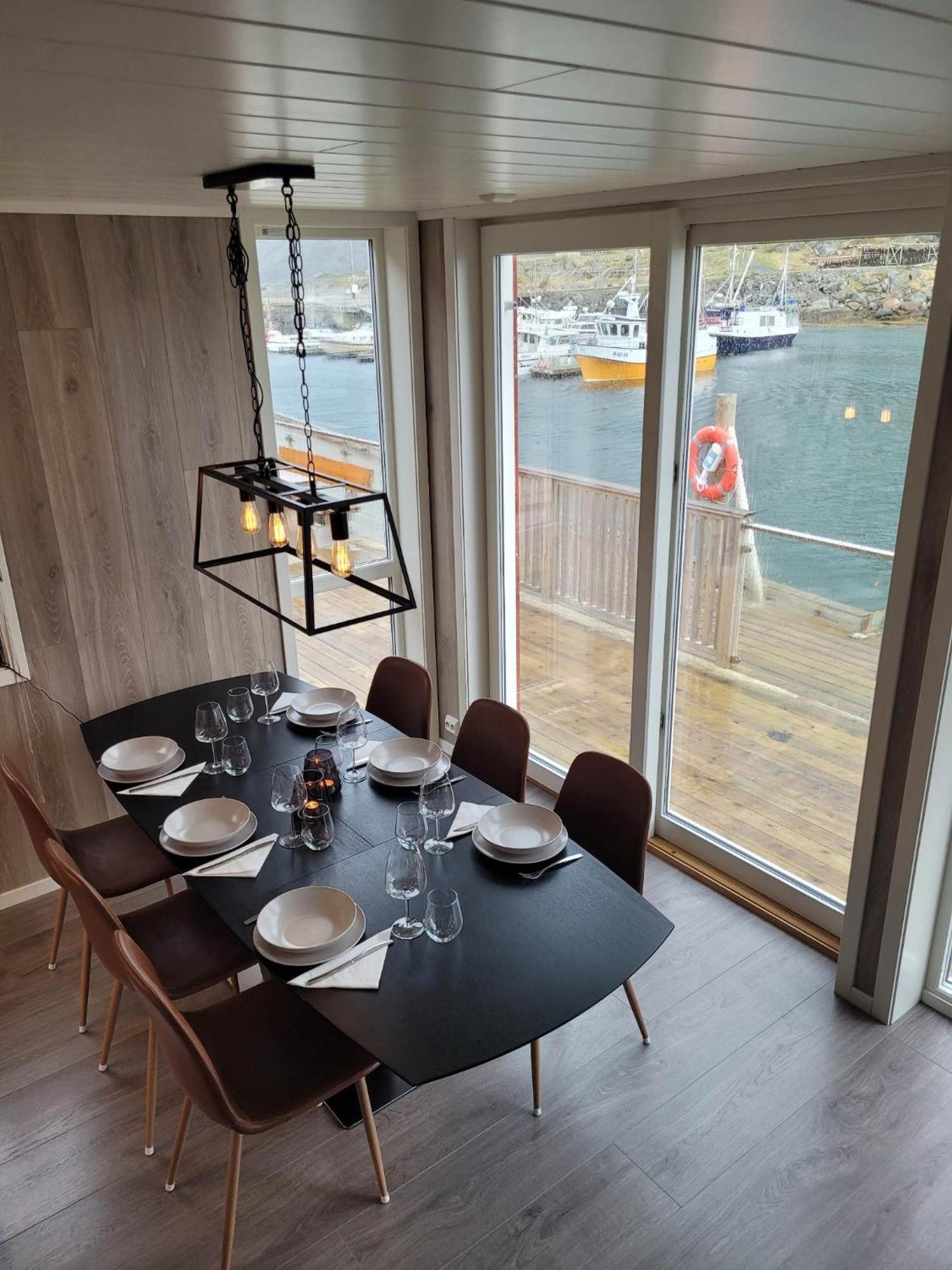 Waterfront Suite L Ballstad L Lofoten L Norway الغرفة الصورة